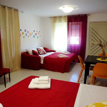 Sole E Fiori Di Sicilia Apartment วาลเดอรีส ภายนอก รูปภาพ