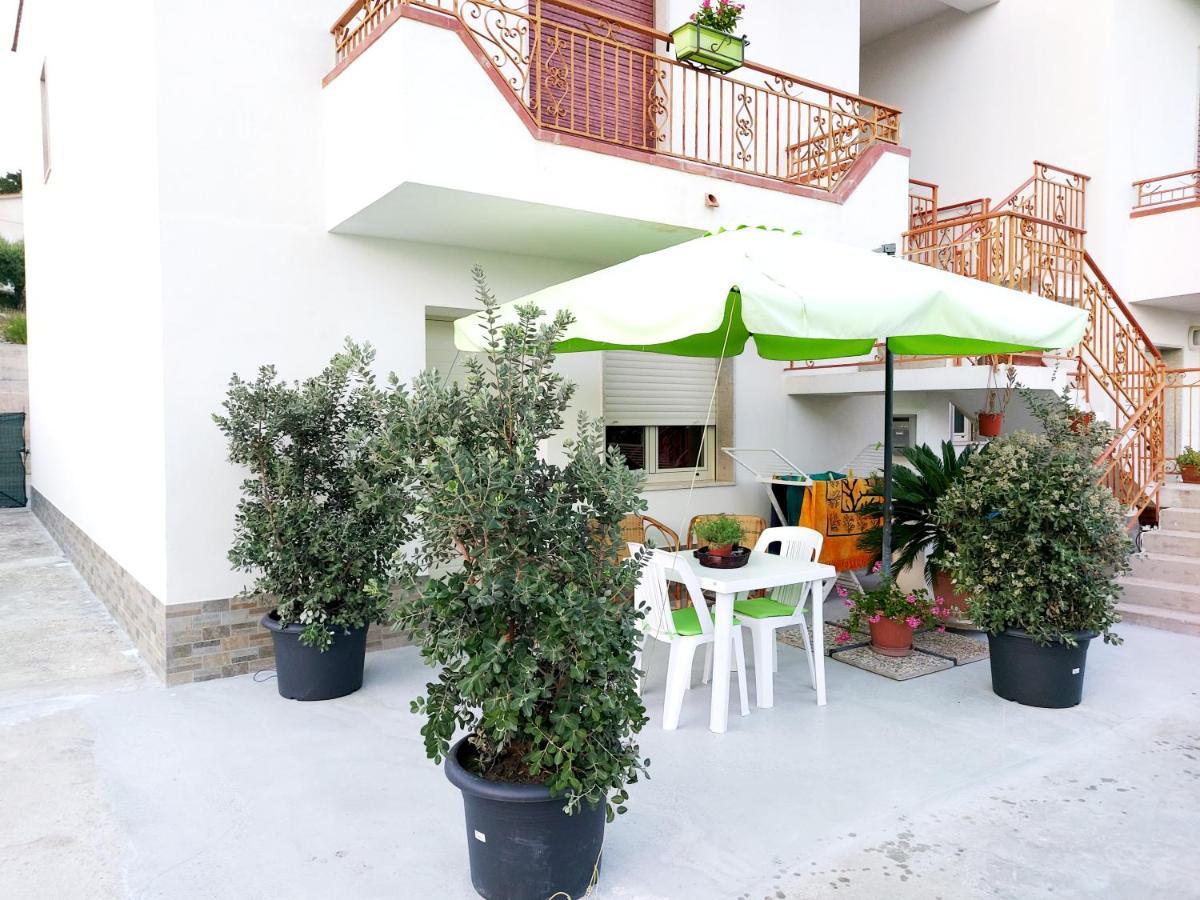 Sole E Fiori Di Sicilia Apartment วาลเดอรีส ภายนอก รูปภาพ