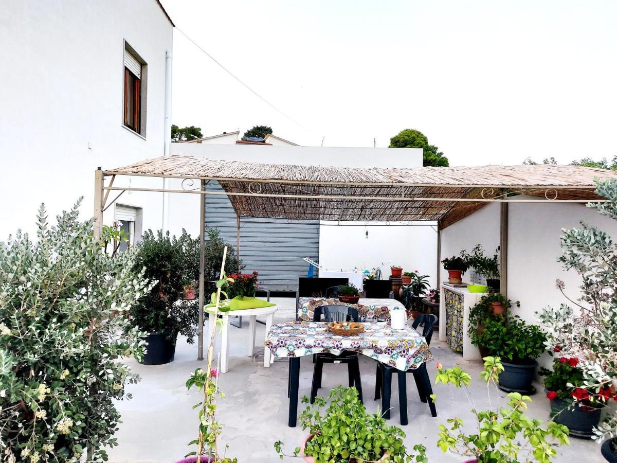 Sole E Fiori Di Sicilia Apartment วาลเดอรีส ภายนอก รูปภาพ