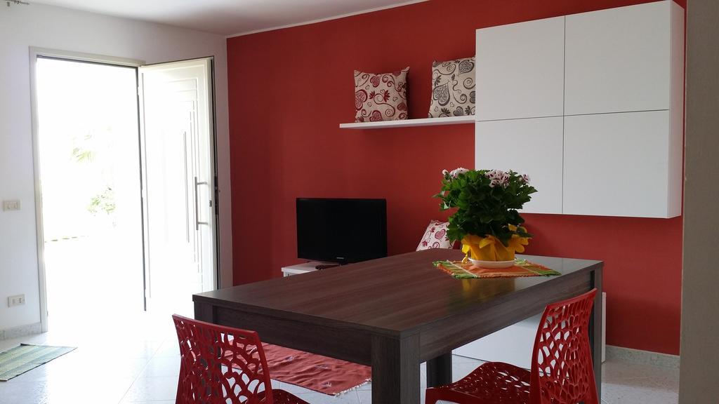 Sole E Fiori Di Sicilia Apartment วาลเดอรีส ภายนอก รูปภาพ