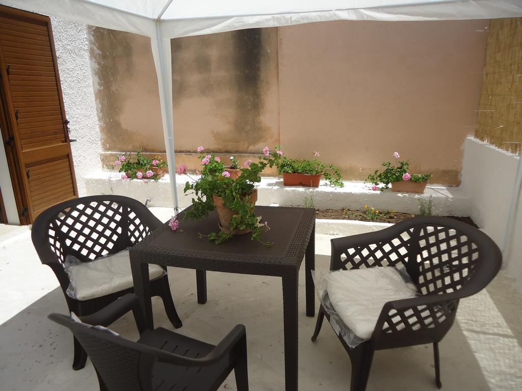 Sole E Fiori Di Sicilia Apartment วาลเดอรีส ภายนอก รูปภาพ