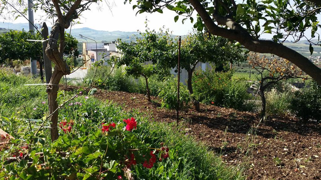 Sole E Fiori Di Sicilia Apartment วาลเดอรีส ภายนอก รูปภาพ
