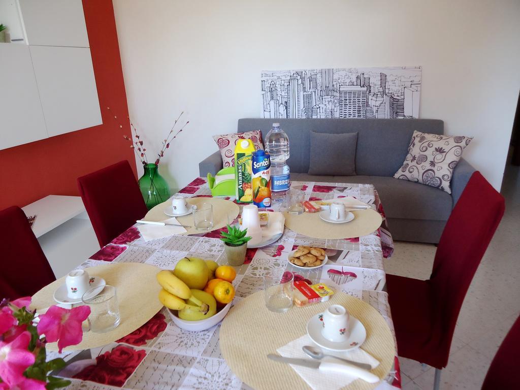 Sole E Fiori Di Sicilia Apartment วาลเดอรีส ภายนอก รูปภาพ