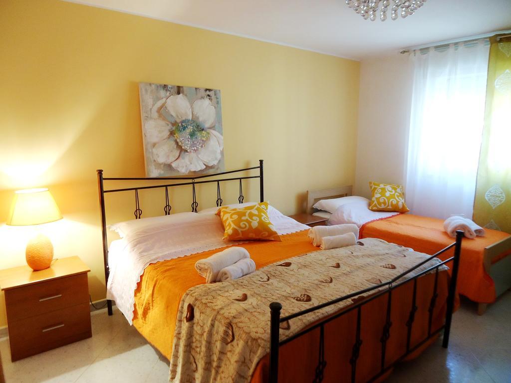 Sole E Fiori Di Sicilia Apartment วาลเดอรีส ภายนอก รูปภาพ