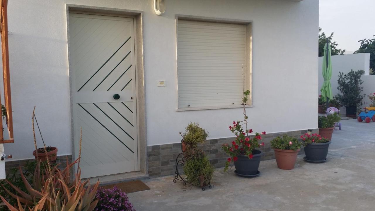 Sole E Fiori Di Sicilia Apartment วาลเดอรีส ภายนอก รูปภาพ