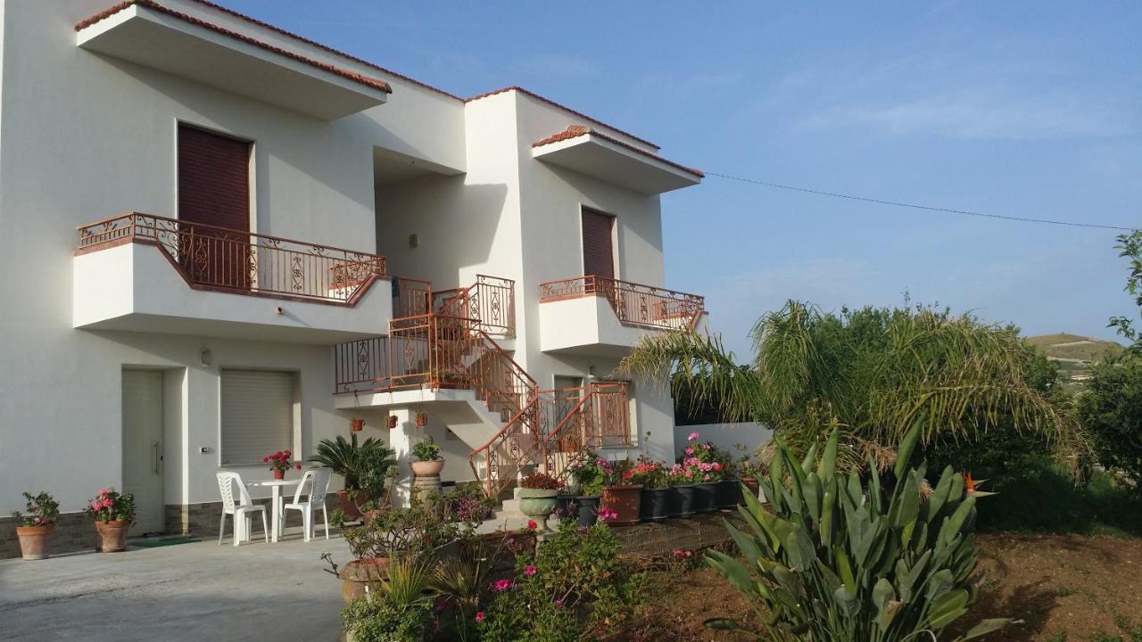 Sole E Fiori Di Sicilia Apartment วาลเดอรีส ภายนอก รูปภาพ